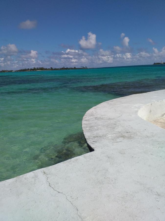 Hostel Beach House Nassau